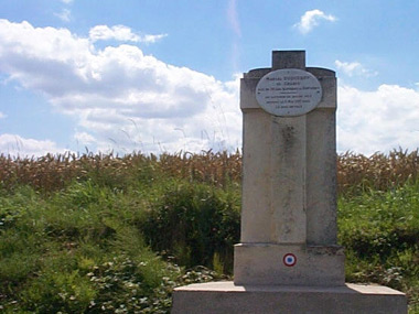 Monument à la mémoire de Marcel Duquenoy